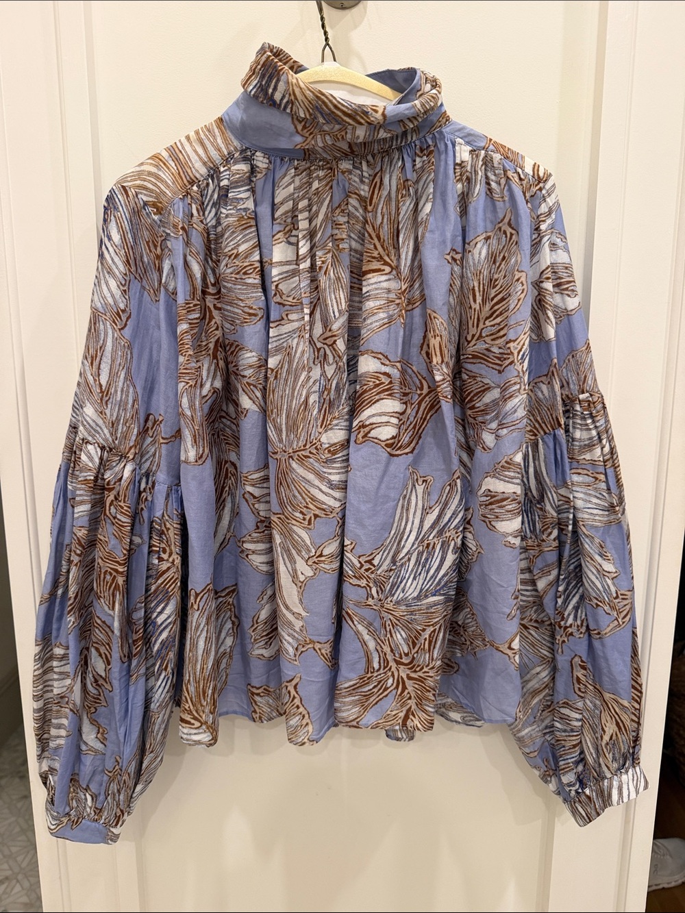 Net banana republic Blue Floral High-Neck Blouse small